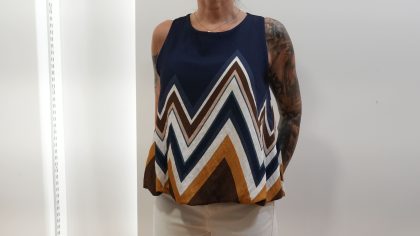 Blusa Fluida sem Mangas com Padrão Geométrico Chevron